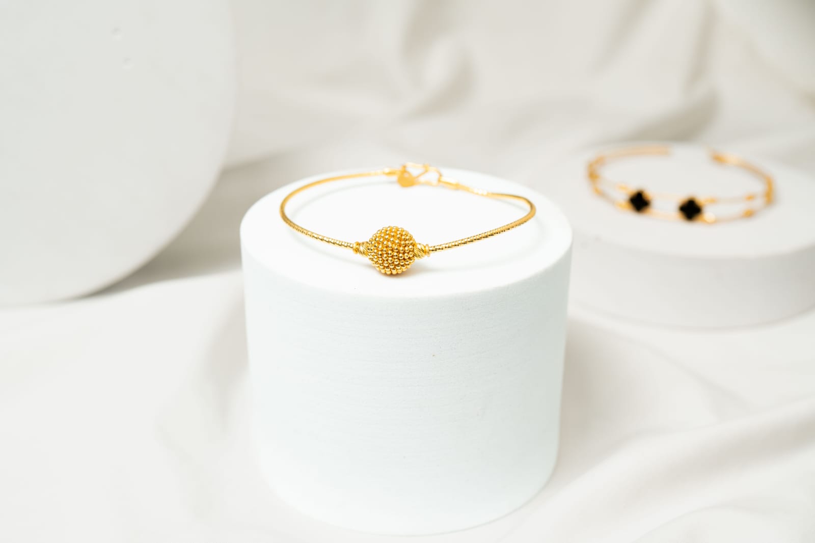 Minimalist Berry Bead Gold Wire Bracelet - Shagoon Jewellers Nepal